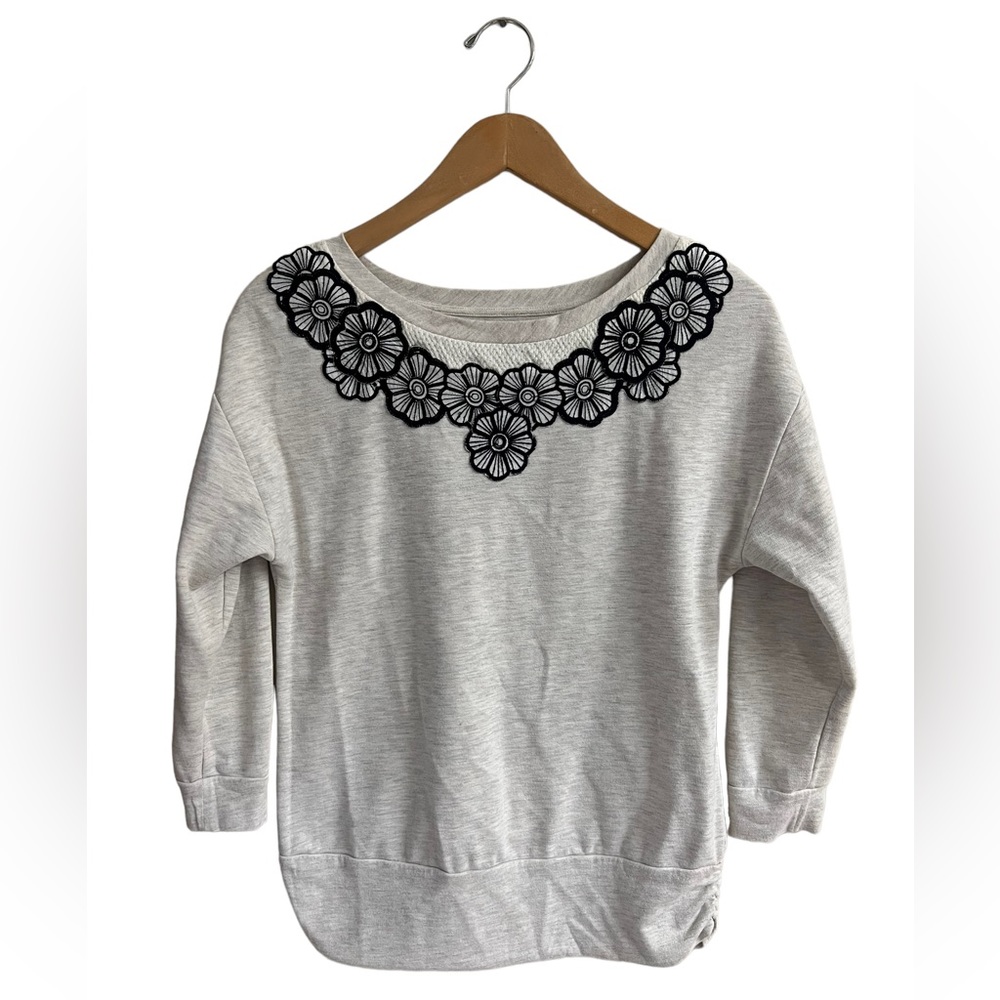 ANTHROPOLOGIE SATURDAY SUNDAY Embroidered Flower Floral Sweatshirt Top Size XS - Picture 9 of 11